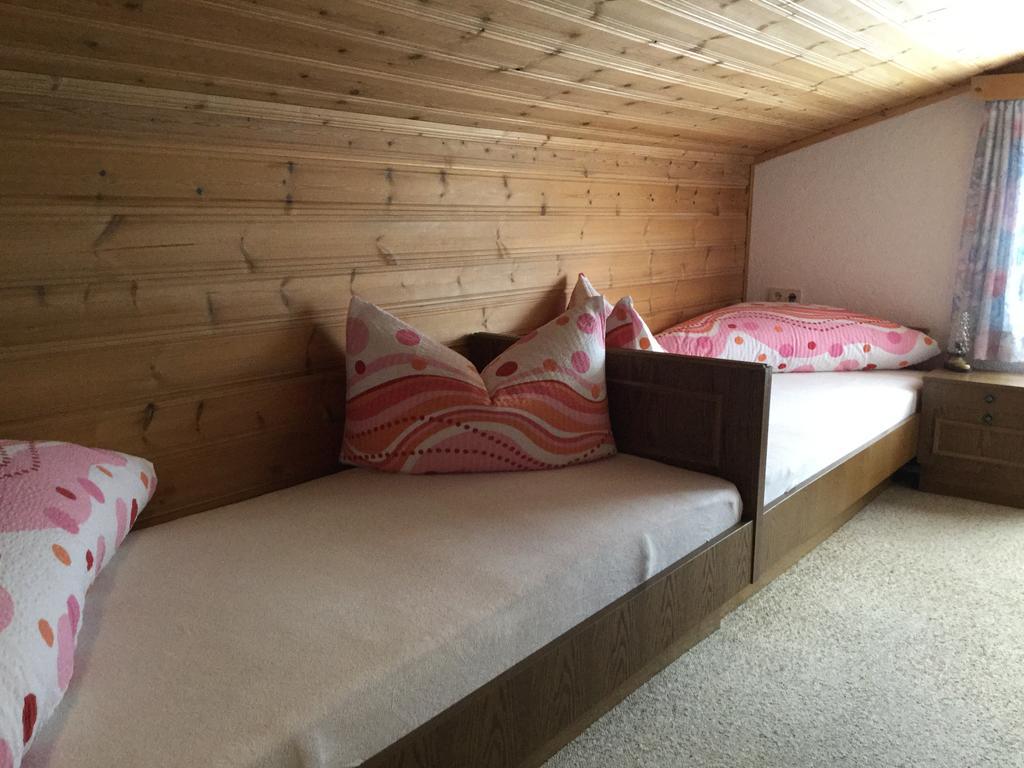 Ferienwohnung Haus Bergheimat Kappl  Zimmer foto